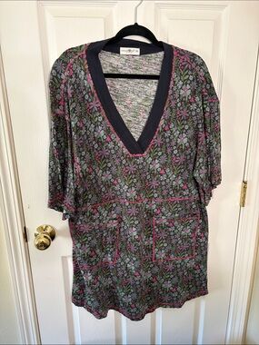 NATURAL LIFE black Floral V-Neck Tunic with hot Pink Trim